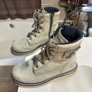 Harley-Davidson Beige Leather Lace Up/side zipper riding boots.  Women’s size 9M